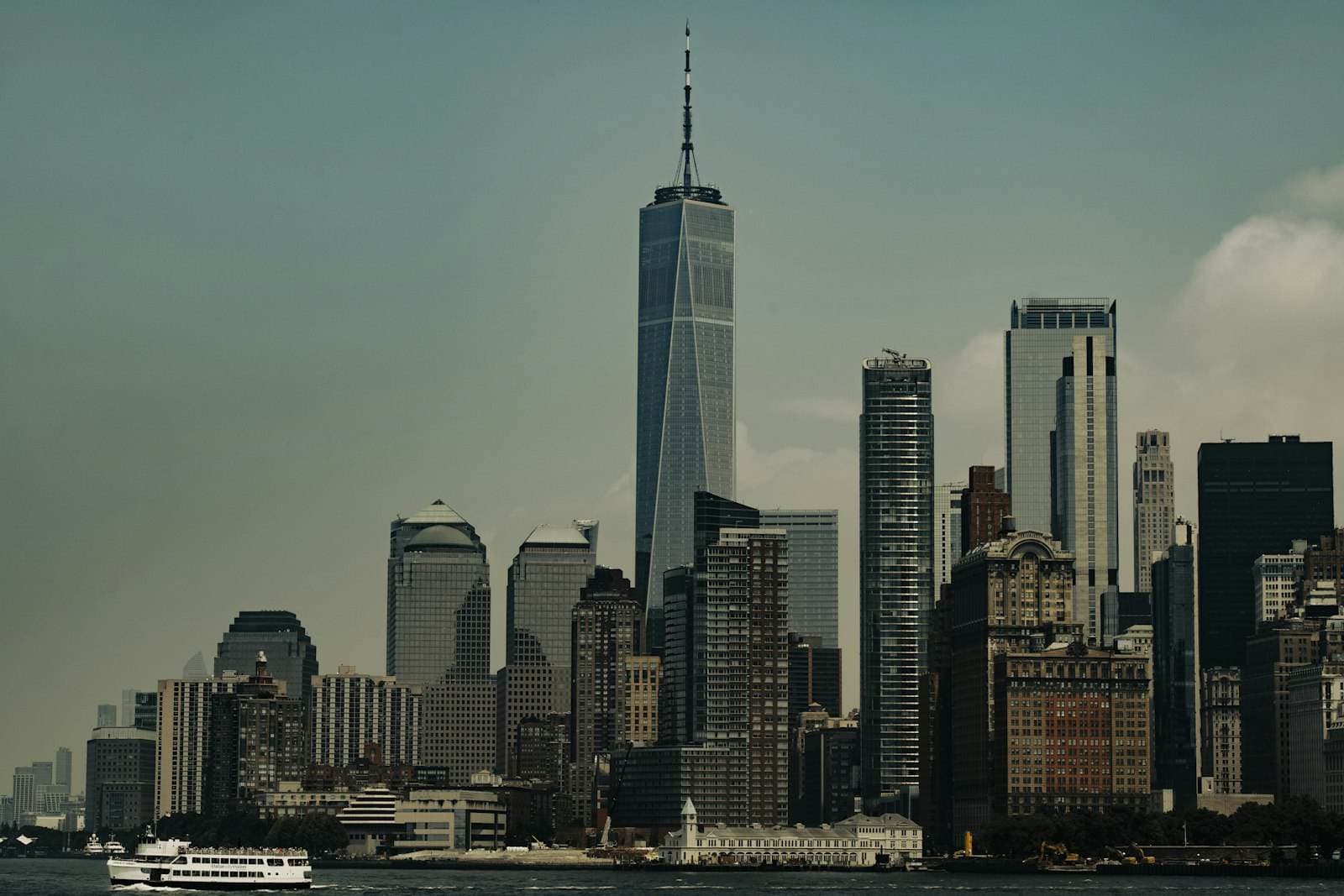 Lower Manhattan skyline with One World Trade Center